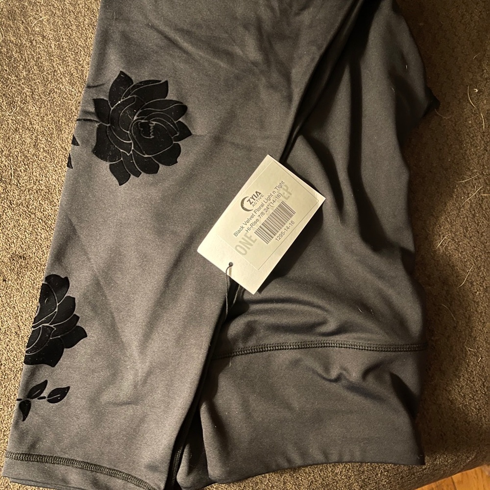 Black velvet roses zyia leggings 7/8